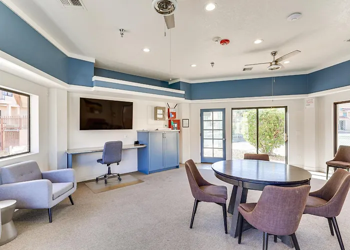 Walk To Rotary Park: Lhc W/ Private Patio * Lake Havasu City