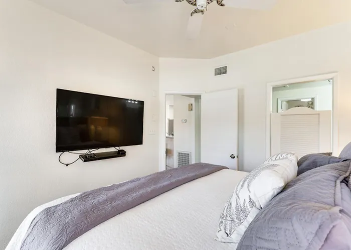 Walk To Rotary Park: Lhc W/ Private Patio * Lake Havasu City