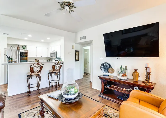 Holiday home Walk To Rotary Park: Lhc W/ Private Patio