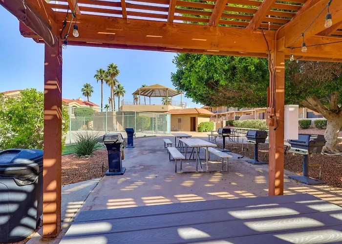 Holiday home Walk To Rotary Park: Lhc W/ Private Patio